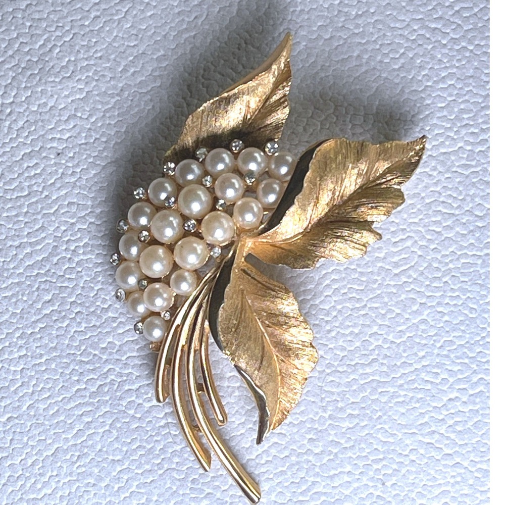 Vintage Trifari Gold Tone Faux Pearl Rhinestone Leaf Floral Brooch Pin Signed